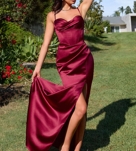 Fitted Dress With A Sweetheart Neckline And Thin Straps