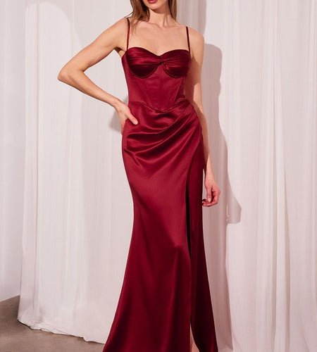 Fitted Dress With A Sweetheart Neckline And Thin Straps
