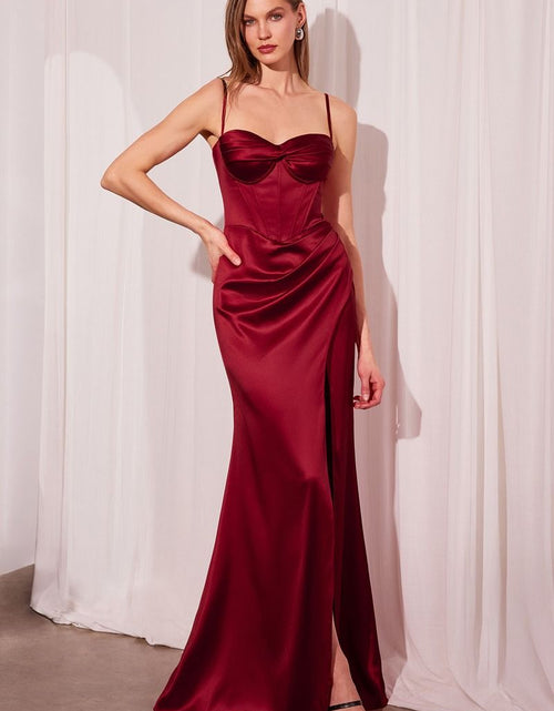 Load image into Gallery viewer, Fitted Dress With A Sweetheart Neckline And Thin Straps
