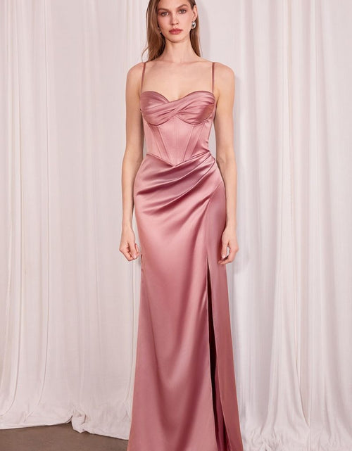 Load image into Gallery viewer, Fitted Dress With A Sweetheart Neckline And Thin Straps
