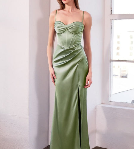 Fitted Dress With A Sweetheart Neckline And Thin Straps